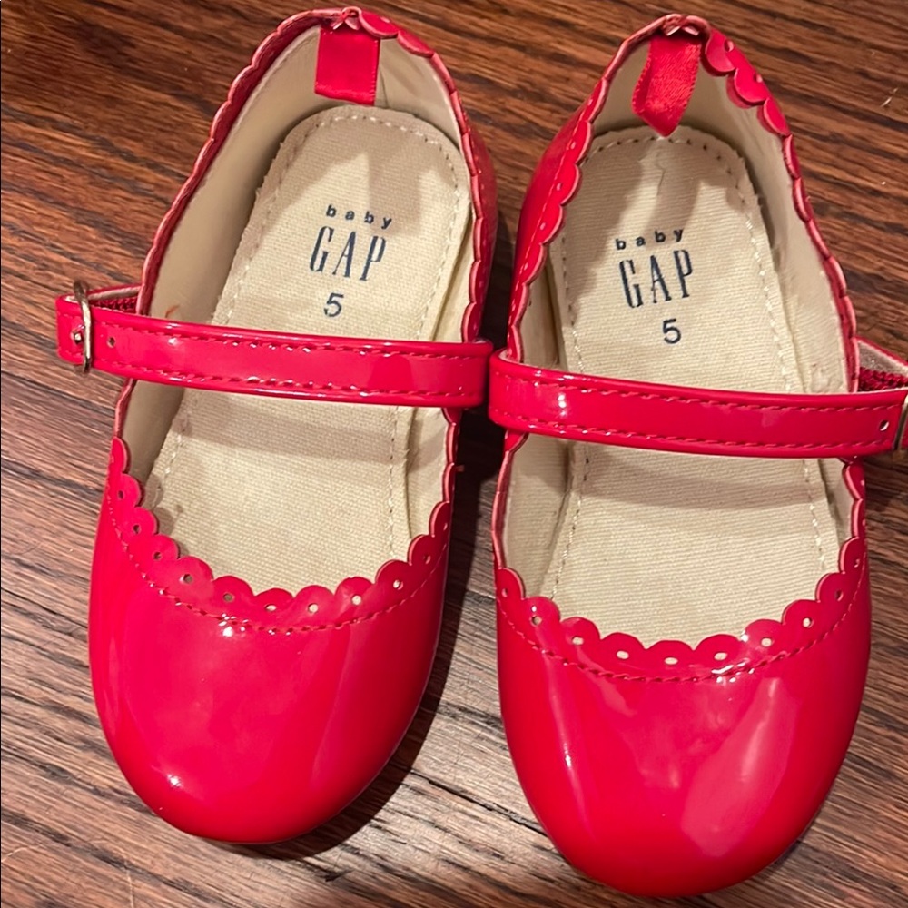 GAP Red Dress Shoes with Patent Finish and Scalloped Design